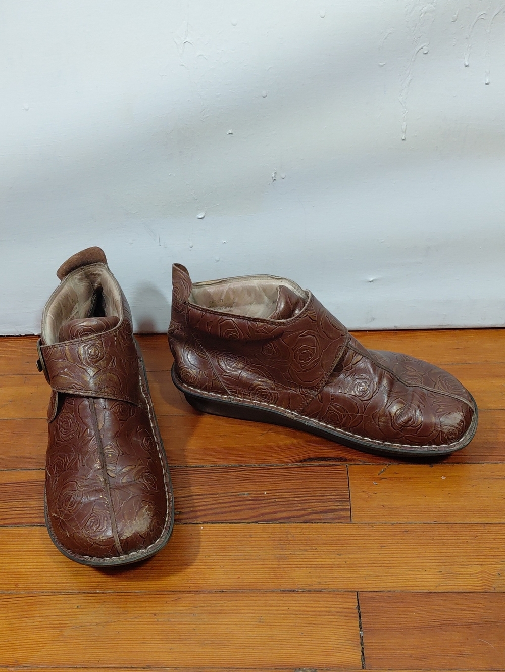 Alegria Women's Brown Embossed Tooled Floral Leather Slip-On Ankle Boots 10.5/42